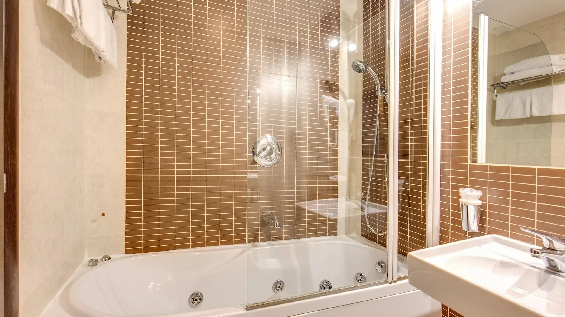 **  Hotel Everest Inn Rome Italy