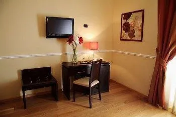 **  Hotel Everest Inn Rome Italy