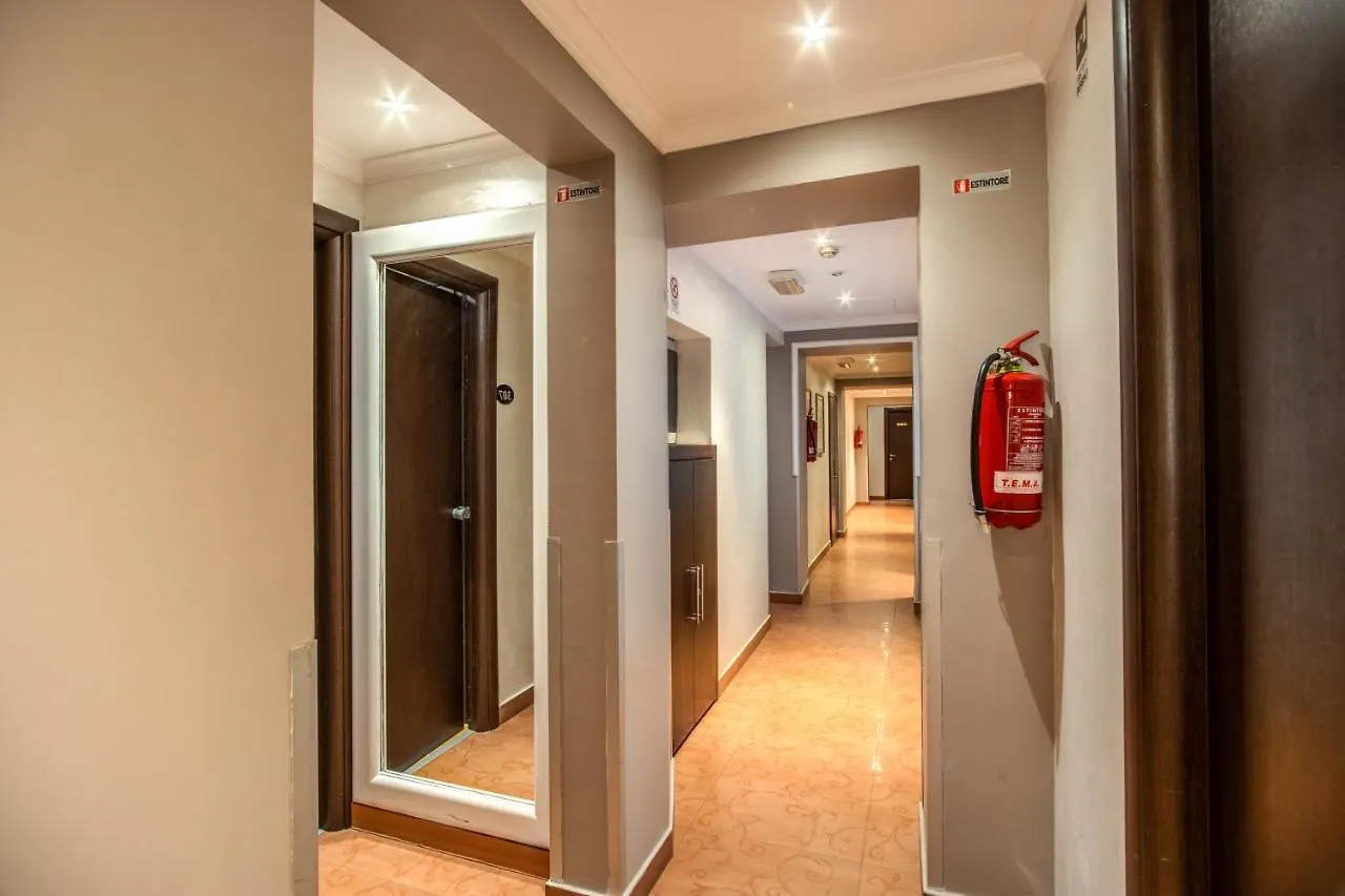 **  Hotel Everest Inn Roma Italia
